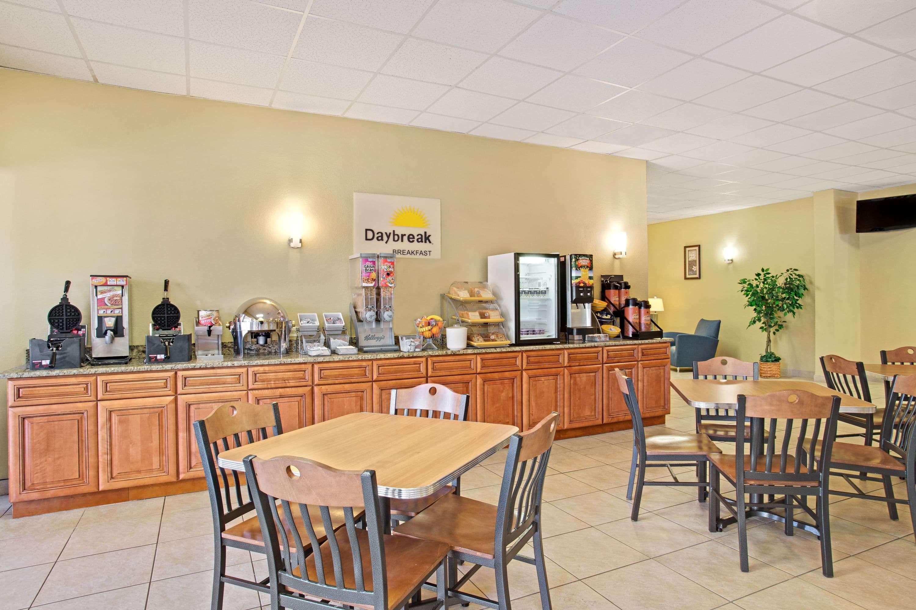 Days Inn By Wyndham Orlando Airport Florida Mall Williamsburg Exterior foto